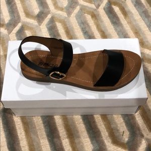 black flat sandals
